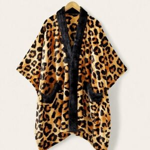 GIFTABLE ANIMAL PRINT WEARABLE FLEECE THROW COMFORT AND STYLE  SOLD OUT ONLINE